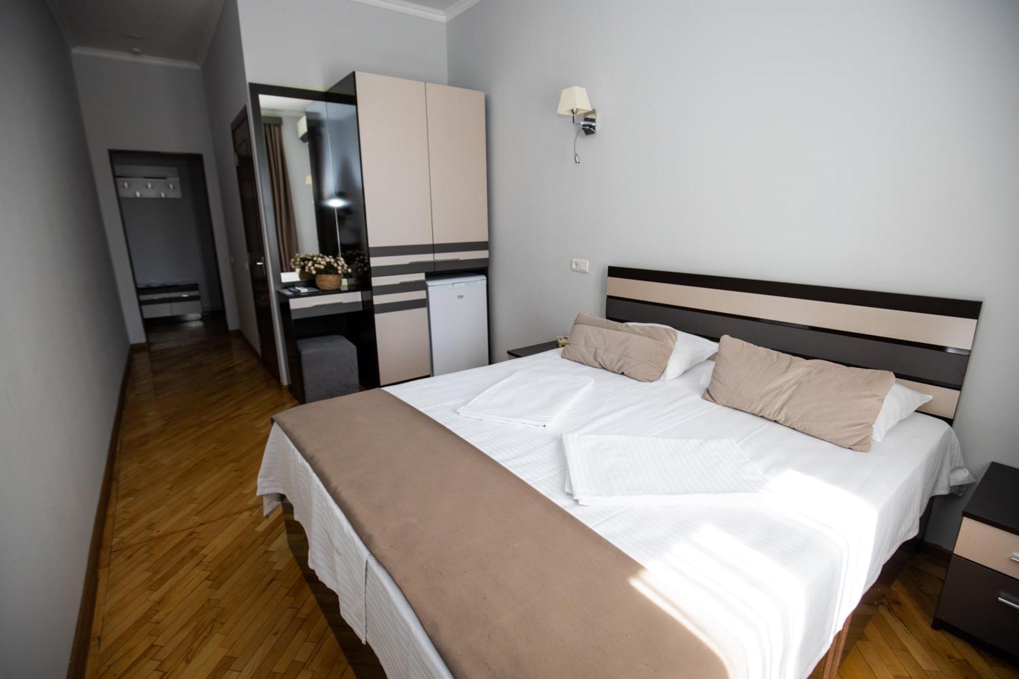 Yereone Hotel Apartment Jereván Kültér fotó